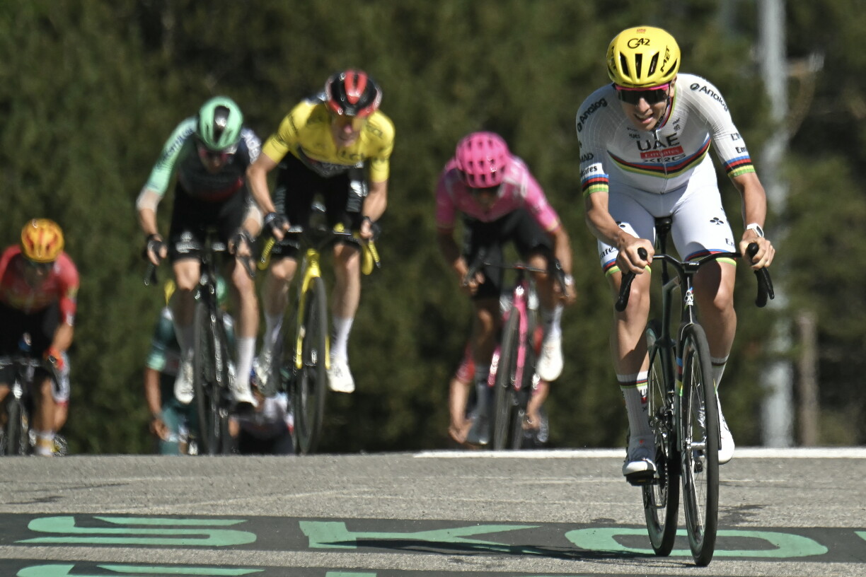 Den Tadej Pogacar konnt sech op der 3. Etapp vum Tour de France mat enger Avance vun 2 Sekonne virum Jonas Vingegaard duerchsetzen.