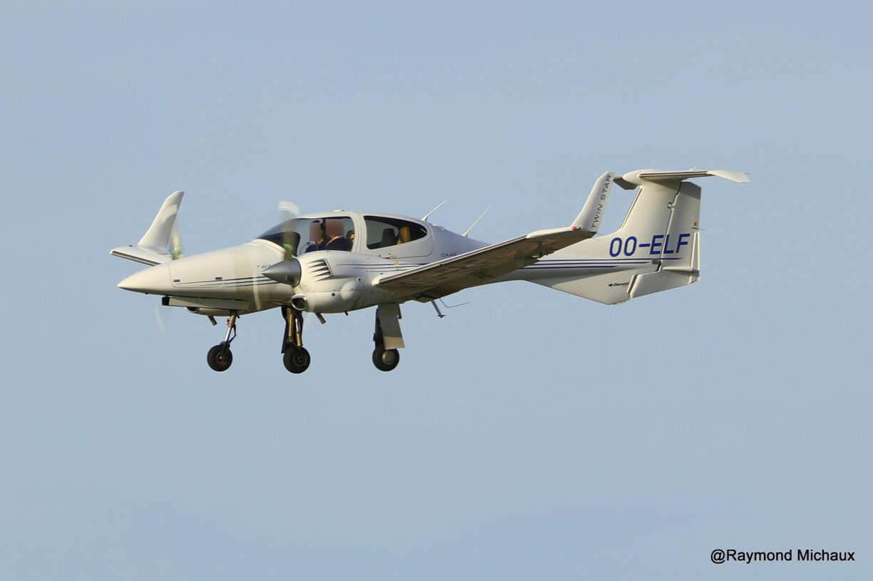 Bei der involvéierter Maschinn soll et sech ëm dës OO-ELF Diamond DA42 handelen (Foto vum 4. November)