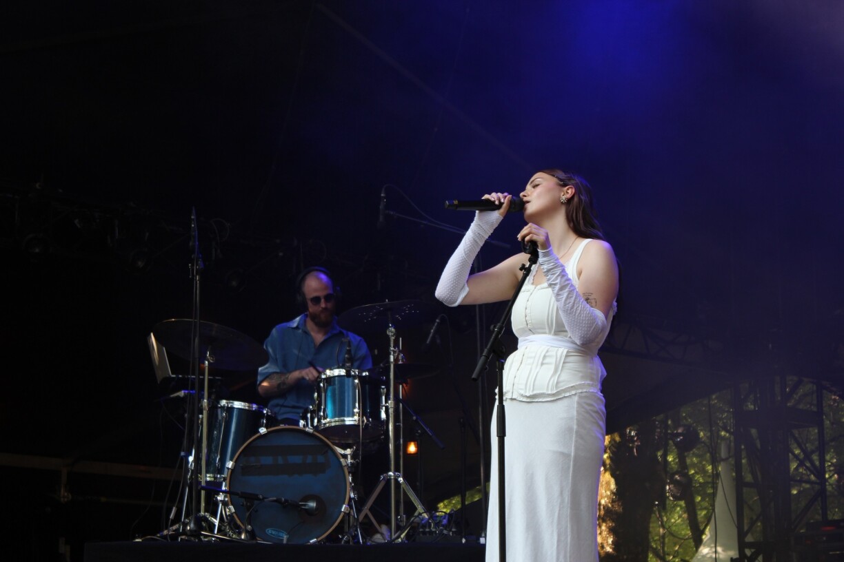 Angel Cara, première artiste du vendredi aux Francofolies 2023.