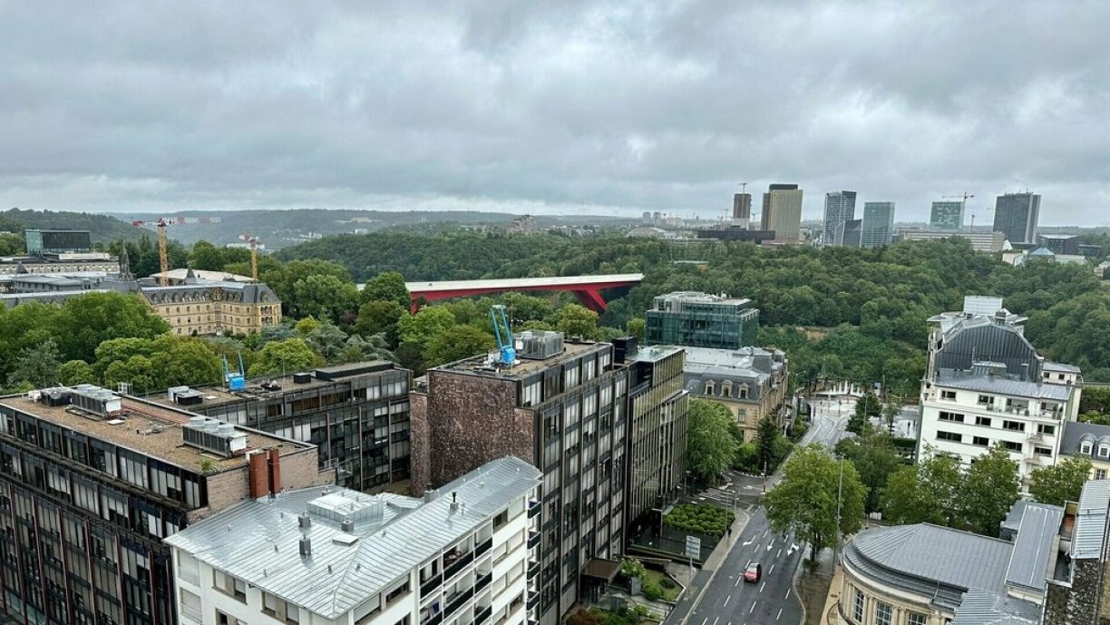 Un ciel gris et triste, une image bien trop récurrente à Luxembourg-ville.