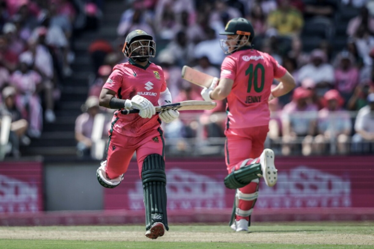 South Africa's Temba Bavuma (L) and David Miller (R) both hit centuries