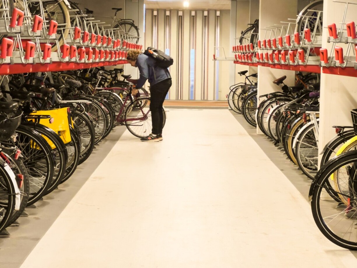 Le parking à vélos sous la gare d'Utrecht aux Pays-Bas est la plus grande du monde. Elle compte 12.500 places!