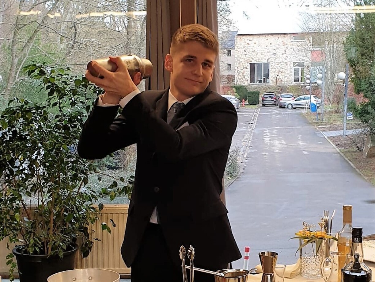 Geroges Albert réalise sont cocktail signature.