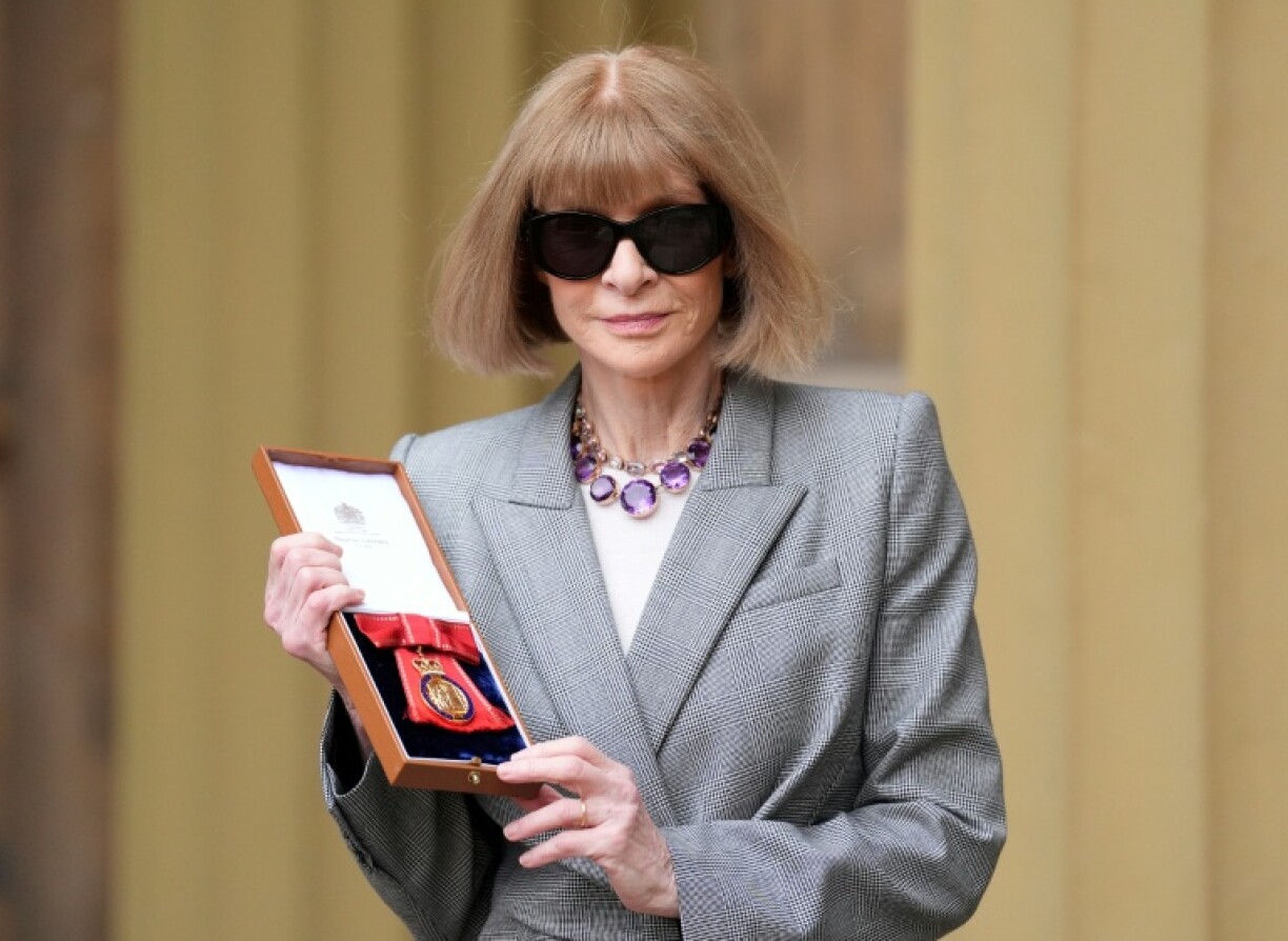 British-US editor-in-chief of Vogue Anna Wintour poses with their medal after being appointed as a Member of the Order of the Companions of Honour at an investiture ceremony at Buckingham Palace in London