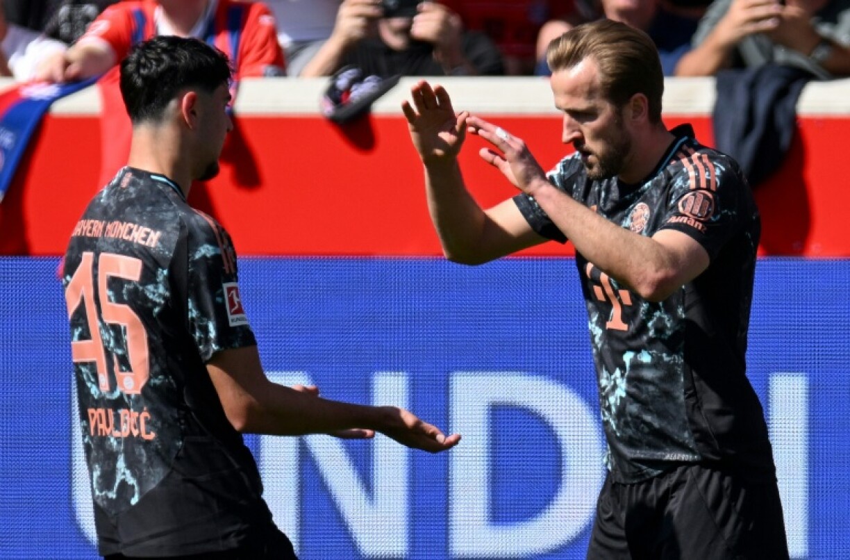 Bayern Munich forward Harry Kane (R) scored his 24th league goal of the season against Heidenheim