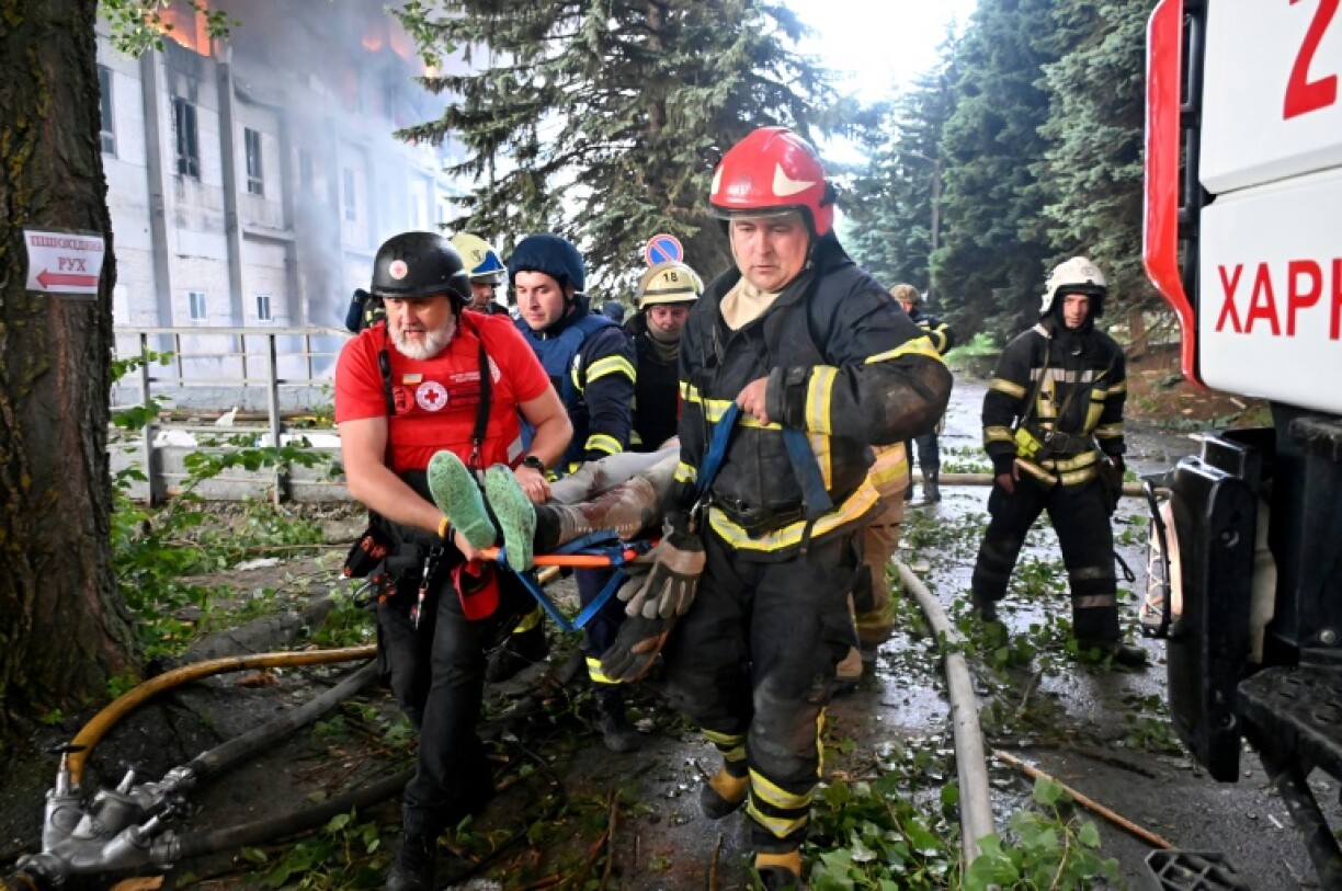 Rescuers scrambled to rescue the injured in Kharkiv