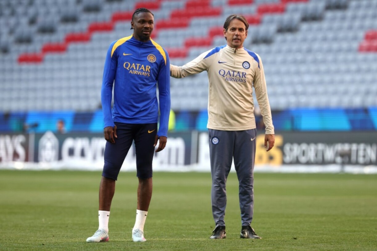 Inter coach Simone Inzaghi (R) with striker Marcus Thuram during a team training session on the pitch in Munich on Friday ahead of the Champions League final