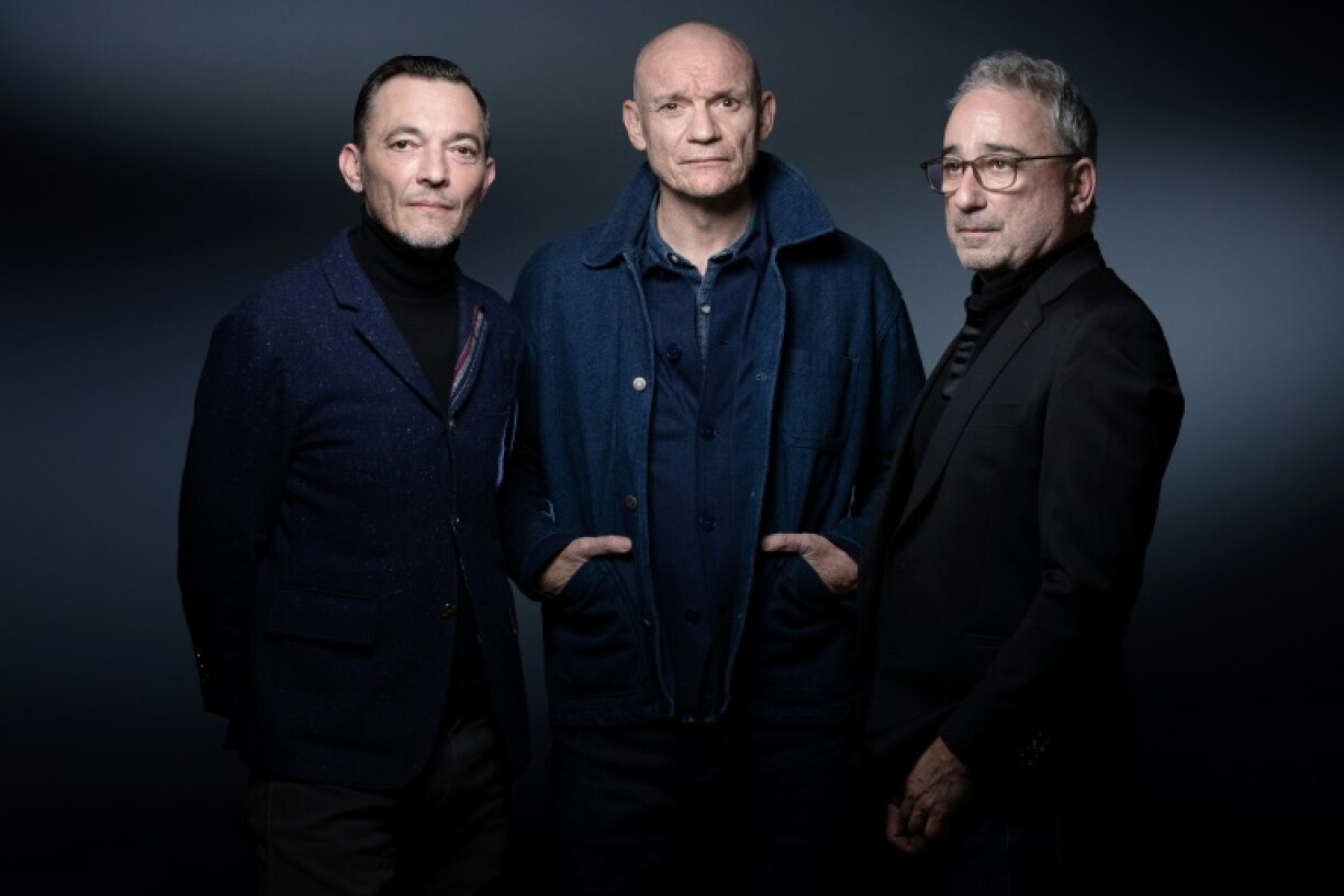 (g-d) Le groupe Louise Attaque, Robin Feix, Gaëtan Roussel et Arnaud Samuel, le 22mars 2022 à Paris