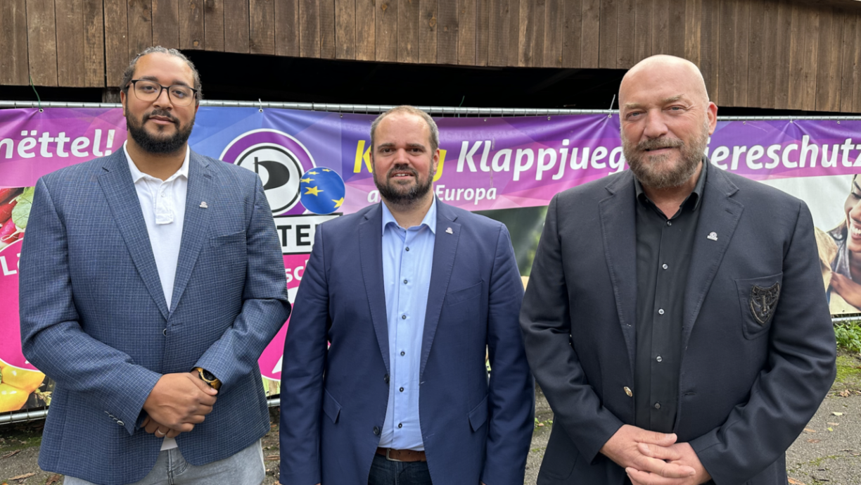 From left to right: speaker Starsky Flor, MP Marc Goergen, and municipal councillor and animal rights activist Daniel Frères