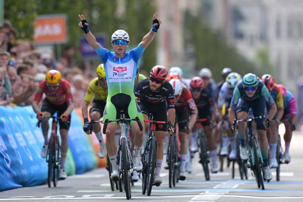Jasper Philipsen wënnt lescht Etapp an de General vun der Renewi Tour