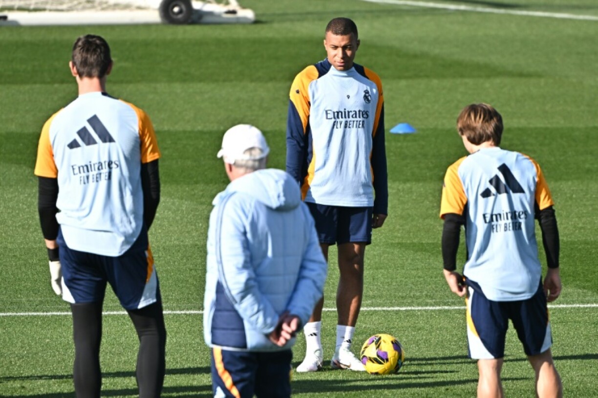 Real Madrid forward Kylian Mbappe (L) takes part in a training session ahead of the Getafe clash