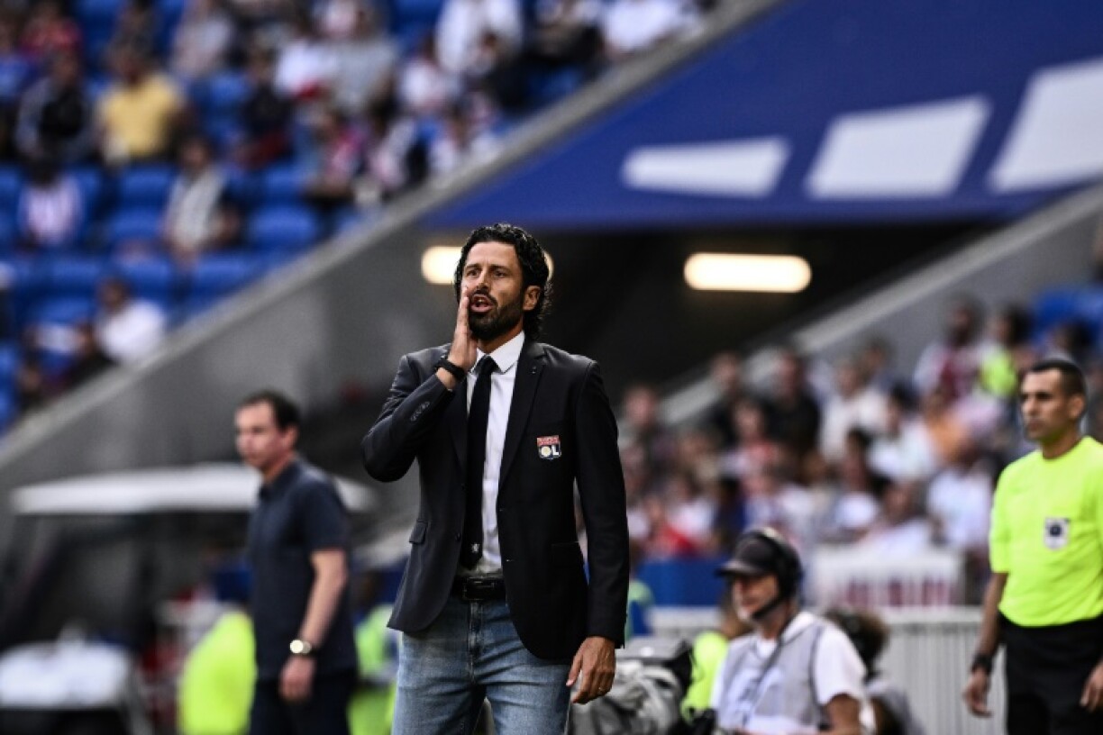 L'entraîneur de Lyon Fabio Grosso lors du match nul concédé à domicile face à Lorient, le 8 octobre 2023.