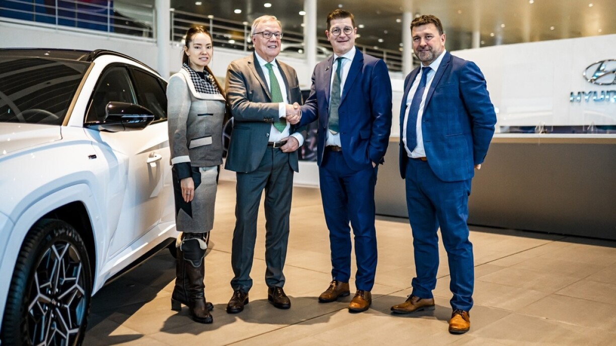 Alicia Graas (Directrice Wholesales Autodis), Marco Graas (CEO Autodis), Koen Claesen (CEO Van Mossel Belux) a Marc Devillet (CEO Autopolis)