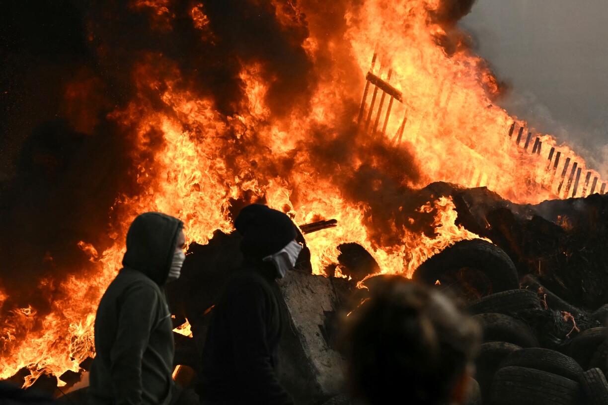 Des milliers d'agriculteurs européens sont venus en tracteurs pour manifester jeudi à Bruxelles pour protester contre la politique agricole de l'UE.