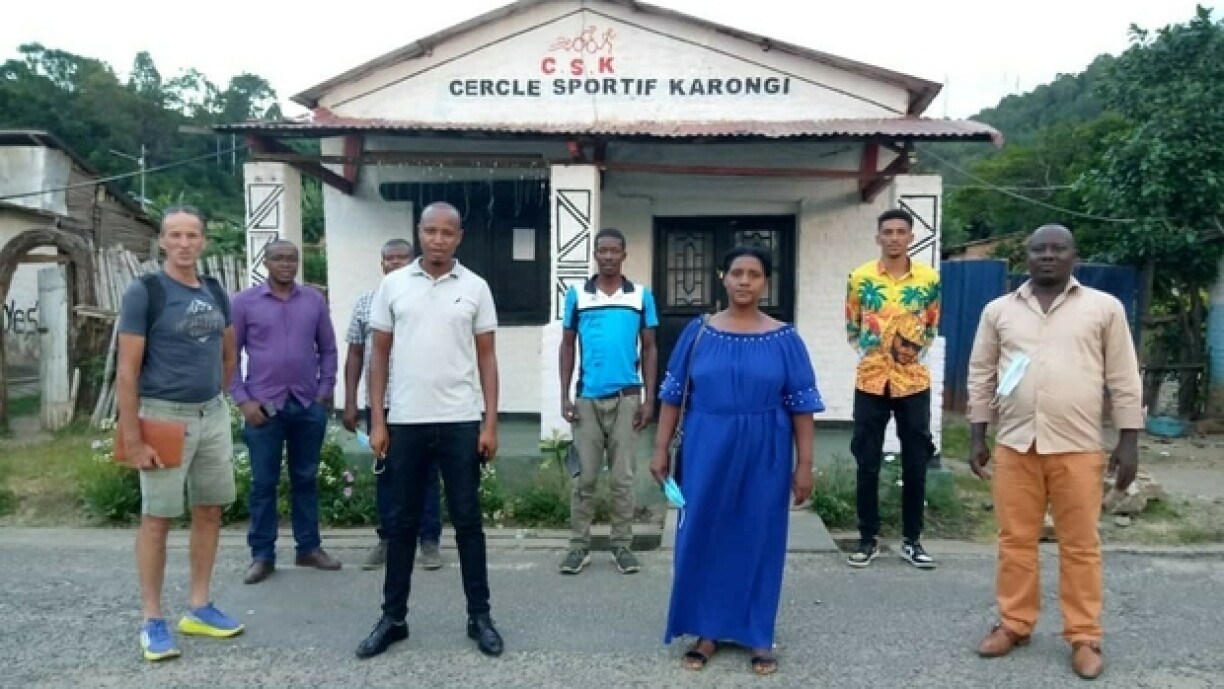 De Jemp Ernzen am Ruanda (ganz lénks ze gesinn).