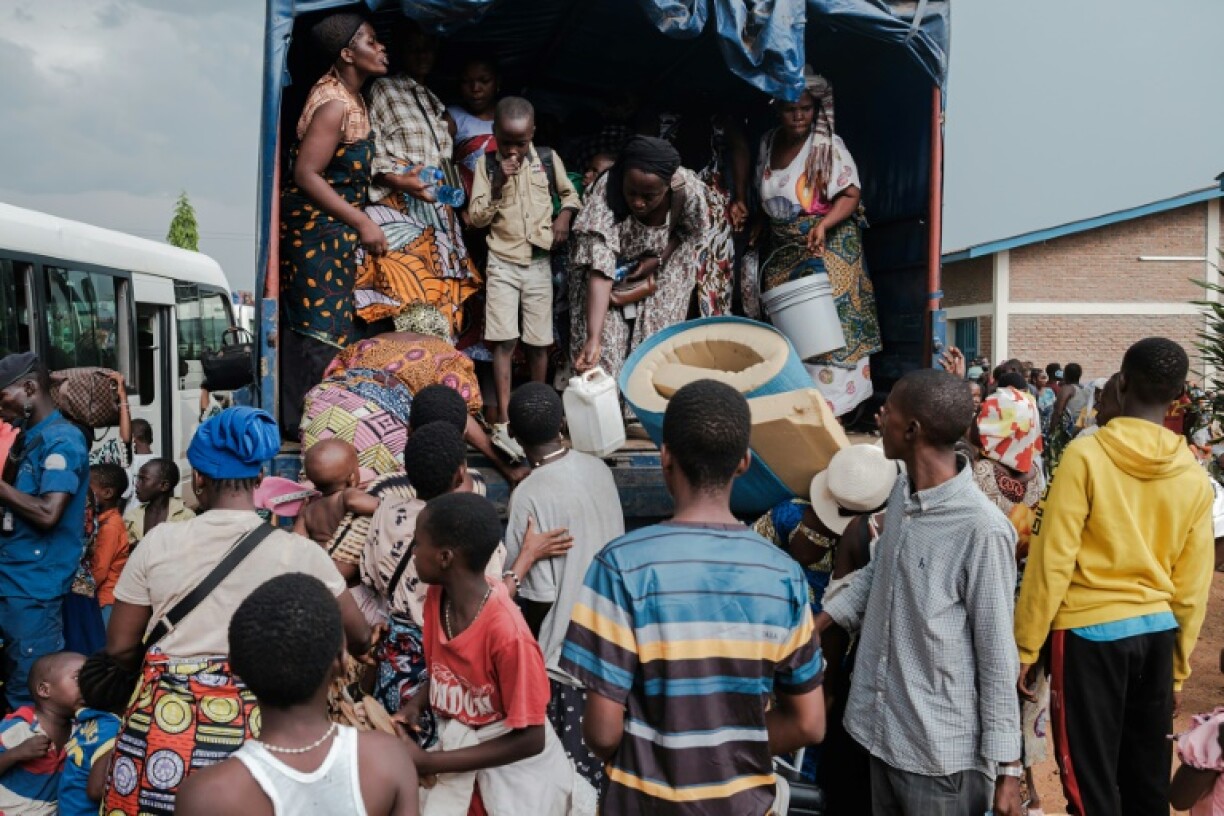 Congolese refugees arrived in Burundi with their belongings