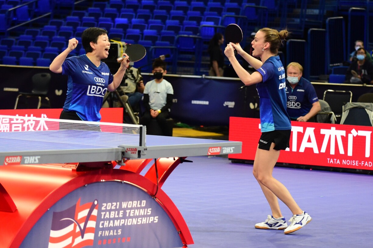 Ni Xia Lian and Sarah De Nutte at the WC in Houston.