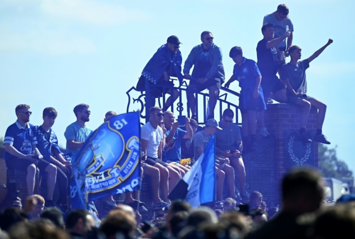 Everton fans bade a fond and emotional farewell to Goodison Park as the men's team played their final game there beating Southampton 2-0