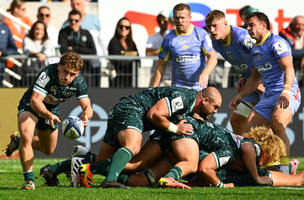 Pau scored five tries against Leicester