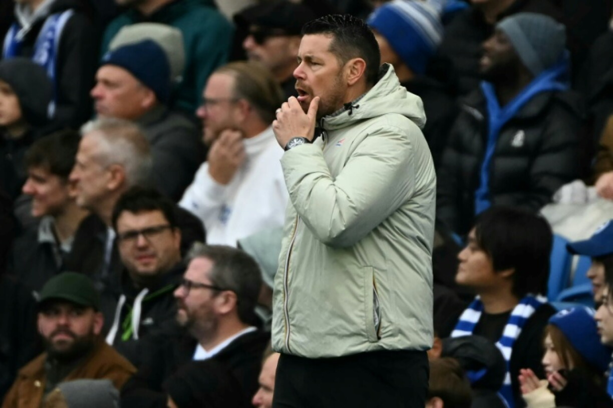 L'entraîneur de Crystal Palace, Pierre Sage, réagit lors de la lourde défaite de con équipe à Brighton, le 18 octobre 2026