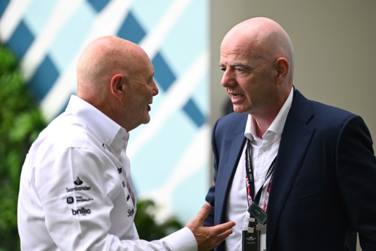 Le président de la FIFA Gianni Infantino (droite) lors du Grand Prix de Miami en Formule 1 le 4 mai 2025 à Miami (Floride)