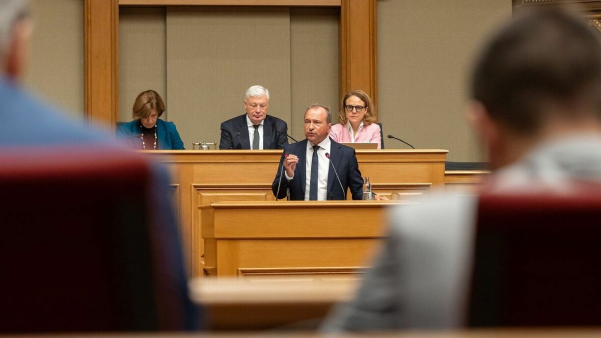 Finance Minister Gilles Roth unveiling the 2025 budget in the Chamber of Deputies.