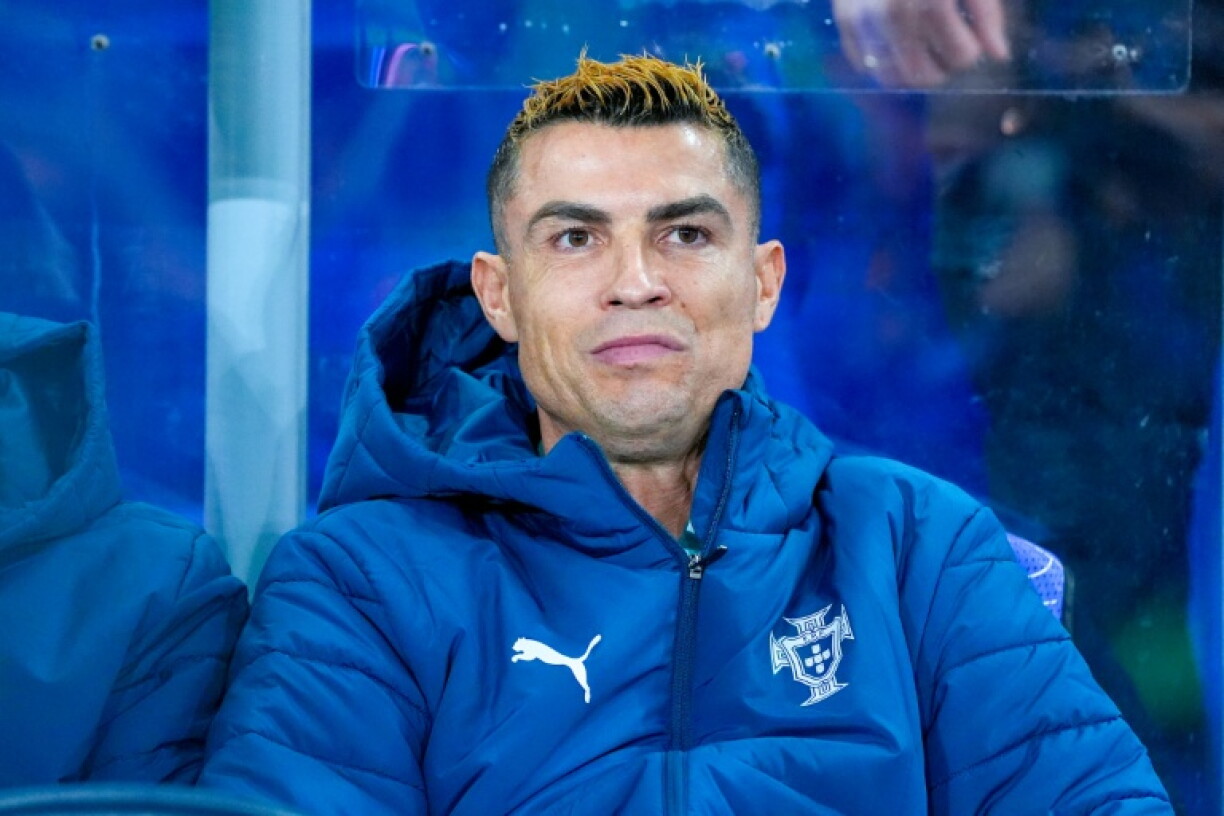 Cristiano Ronaldo est assis sur le banc des remplaçants lors du match de Ligue des nations entre la Norvège et le Portugal, le 27 septembre 2026 à Oslo