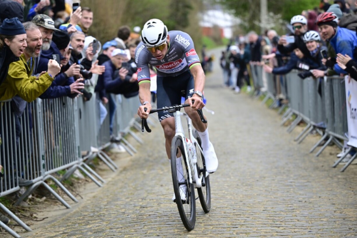 Mathieu van der Poel powering ahead on the E3