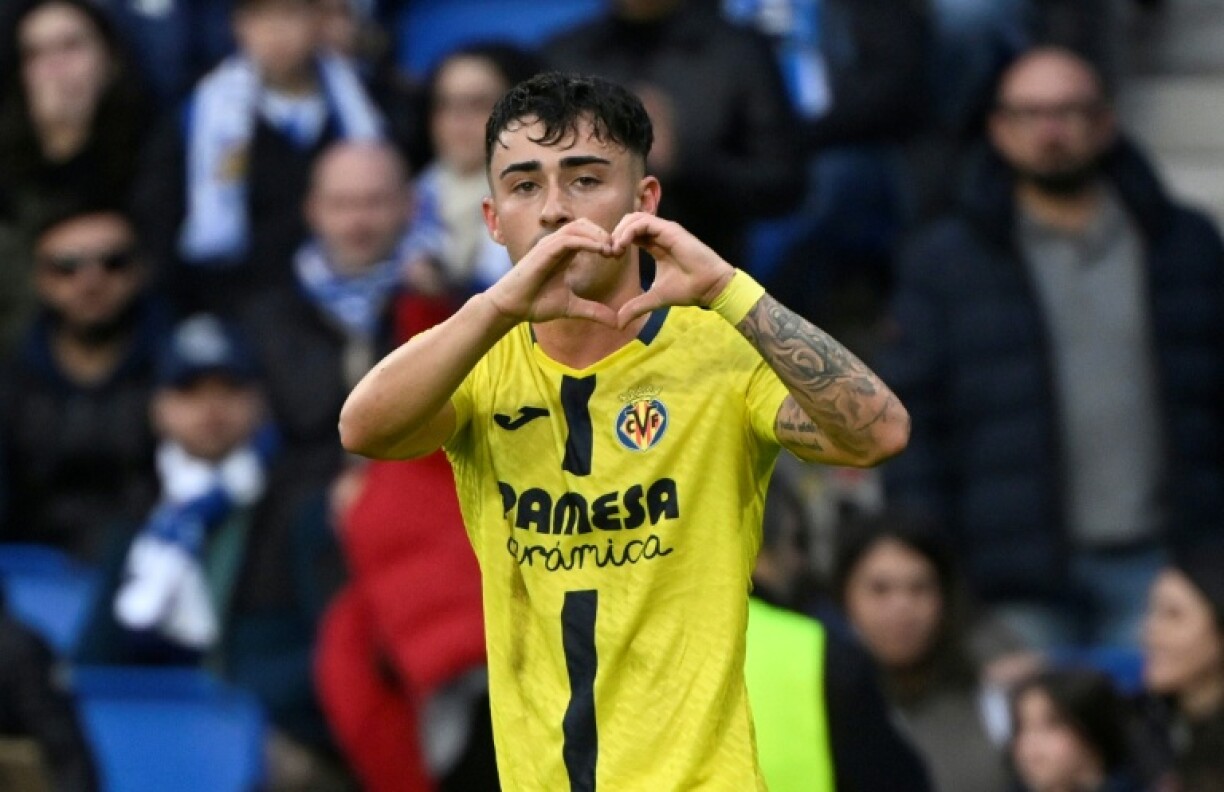 L'attaquant de Villarreal Alberto Moleiro après avoir marqué le troisième but de son équipe contre la Real Sociadad, au stade Anoeta, le 30 novembre 2025