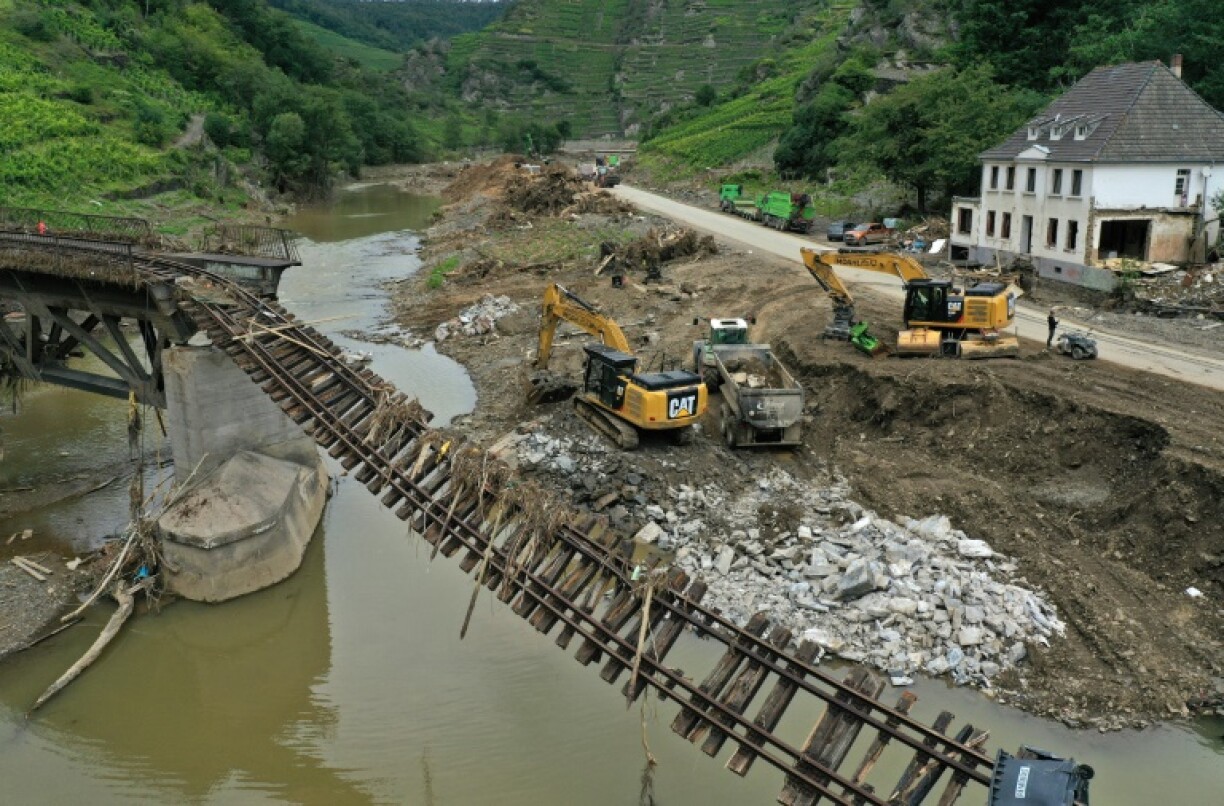 Opraumaarbechten am Ahrtal.