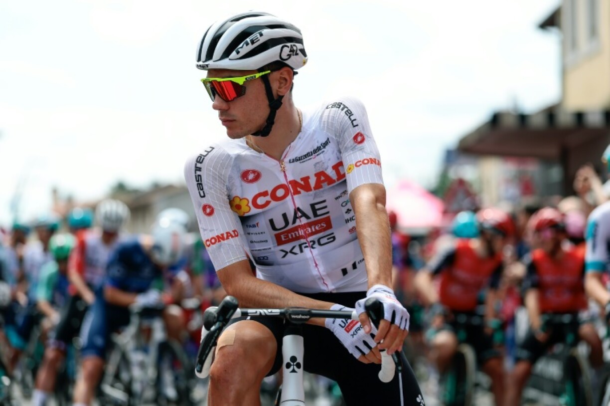 Juan Ayuso, le jeune espagnol de UAE, au départ de la 15e étape du Giro, le 25 mai 2025 à Fiume Veneto