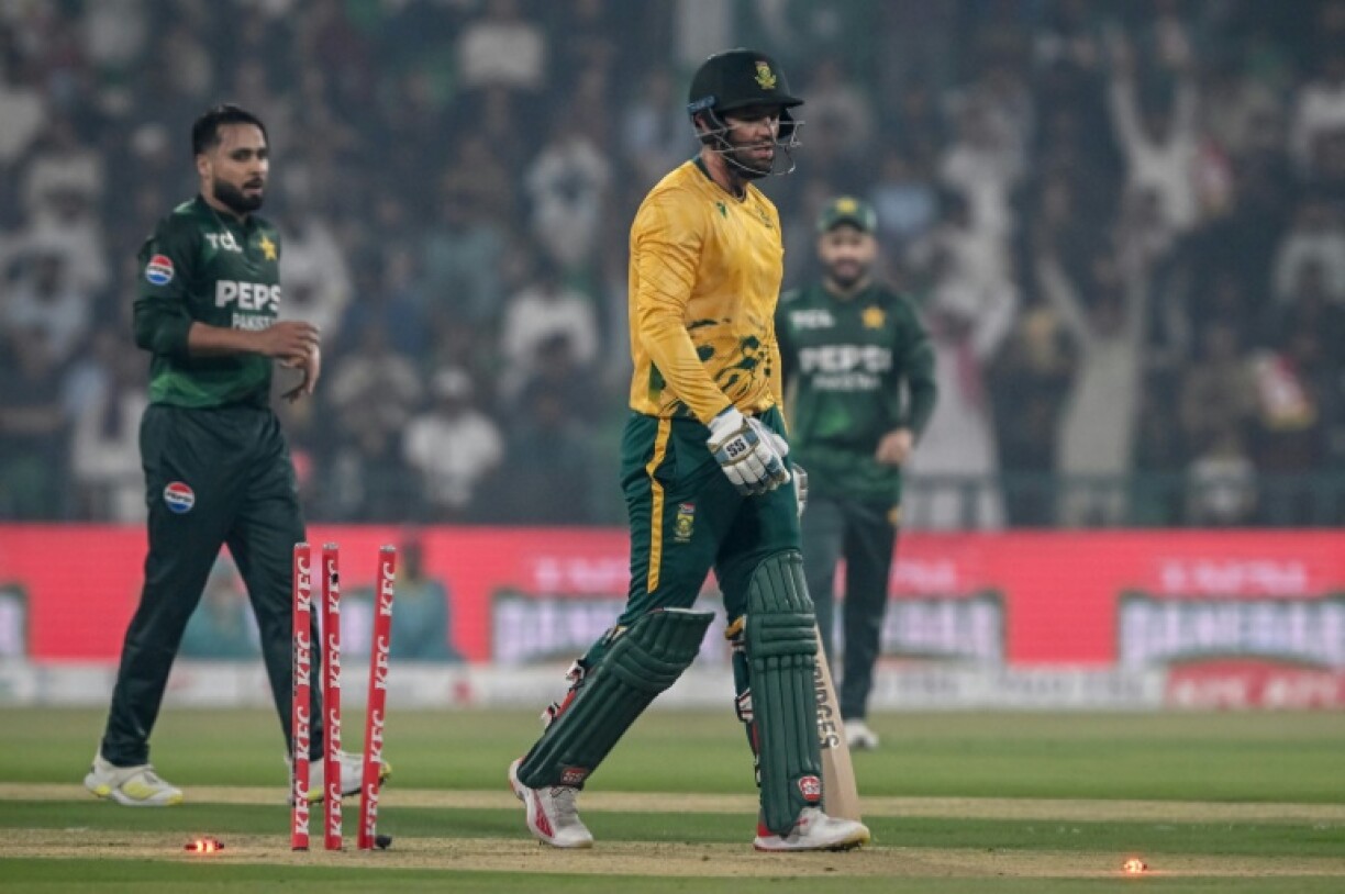 Faheem Ashraf (L) claimed four wickets including that of South Africa captain Donovan Ferreira (C)