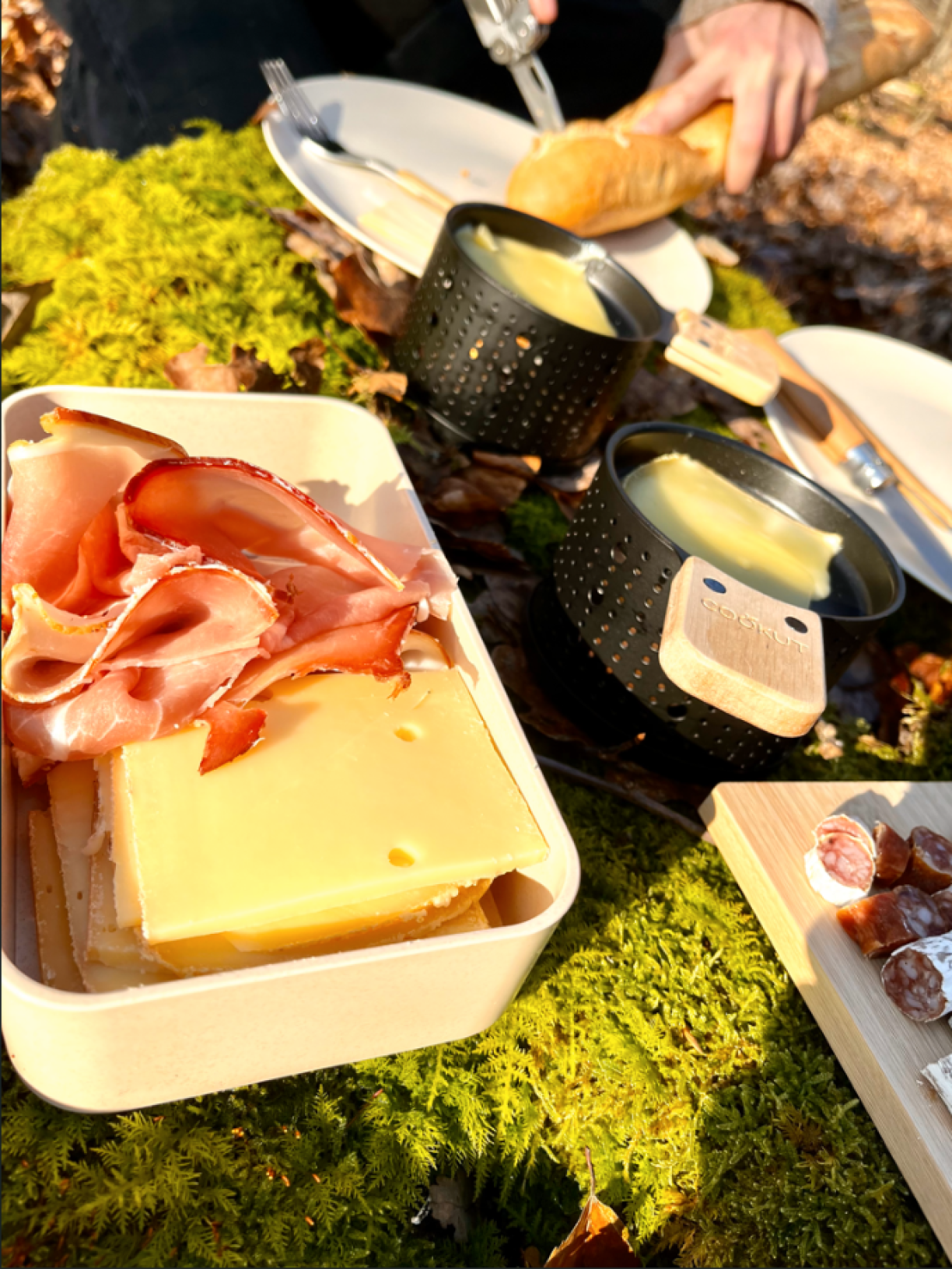 Une balade dans un village typique de la région à la bougie et avec une pause raclette! C’est l’une des nombreuses activités du festival.