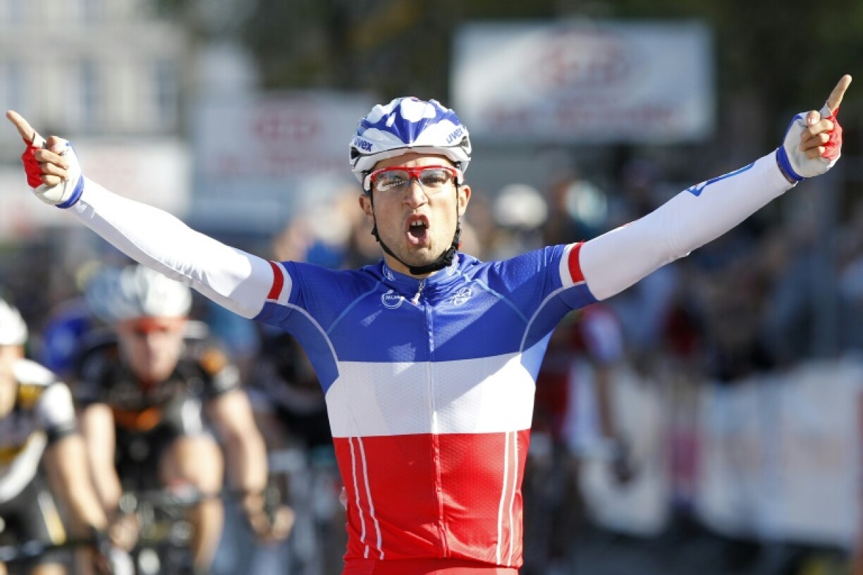Le champion de France Nacer Bouhanni célèbre sa victoire sur une étape du Tour franco-belge (Eurométropole) à Tournai, le 30 septembre 2012