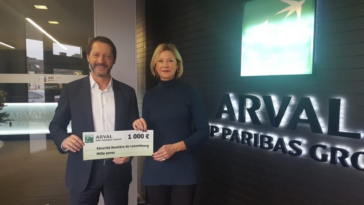 de gauche à droite : Gerry Wagner, Directeur Général d’Arval Luxembourg, Isabelle Medinger, Directrice de La Sécurité Routière