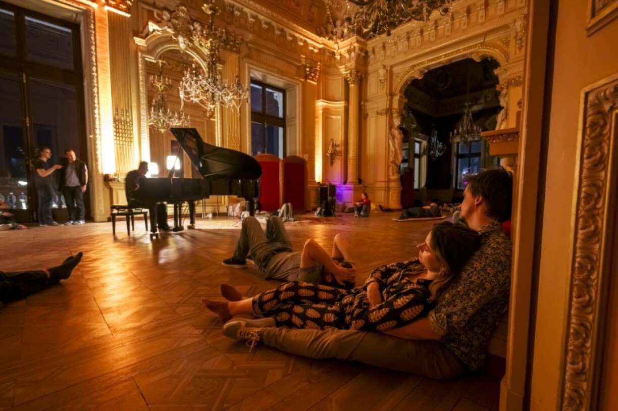 A bit of moonlight sonata in the Geneva opera's Sleepover