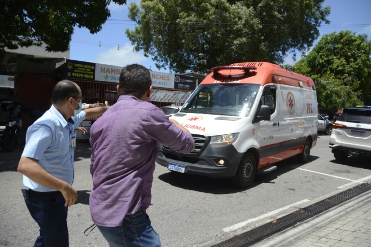 Bolsonaro arrived at the Rio Grande Hospital in Natal by ambulance