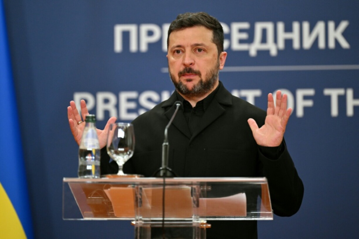 Der ukrainische Präsident Selenskyj hat die Forderung von Ex-Verteidigungsminister Fedorow nach Neuwahlen im Krieg zurückgewiesen. "Ich glaube, dass Wahlen als solche in einem Krieg wie diesem ein großes Risiko darstellen", sagte Selenskyj.