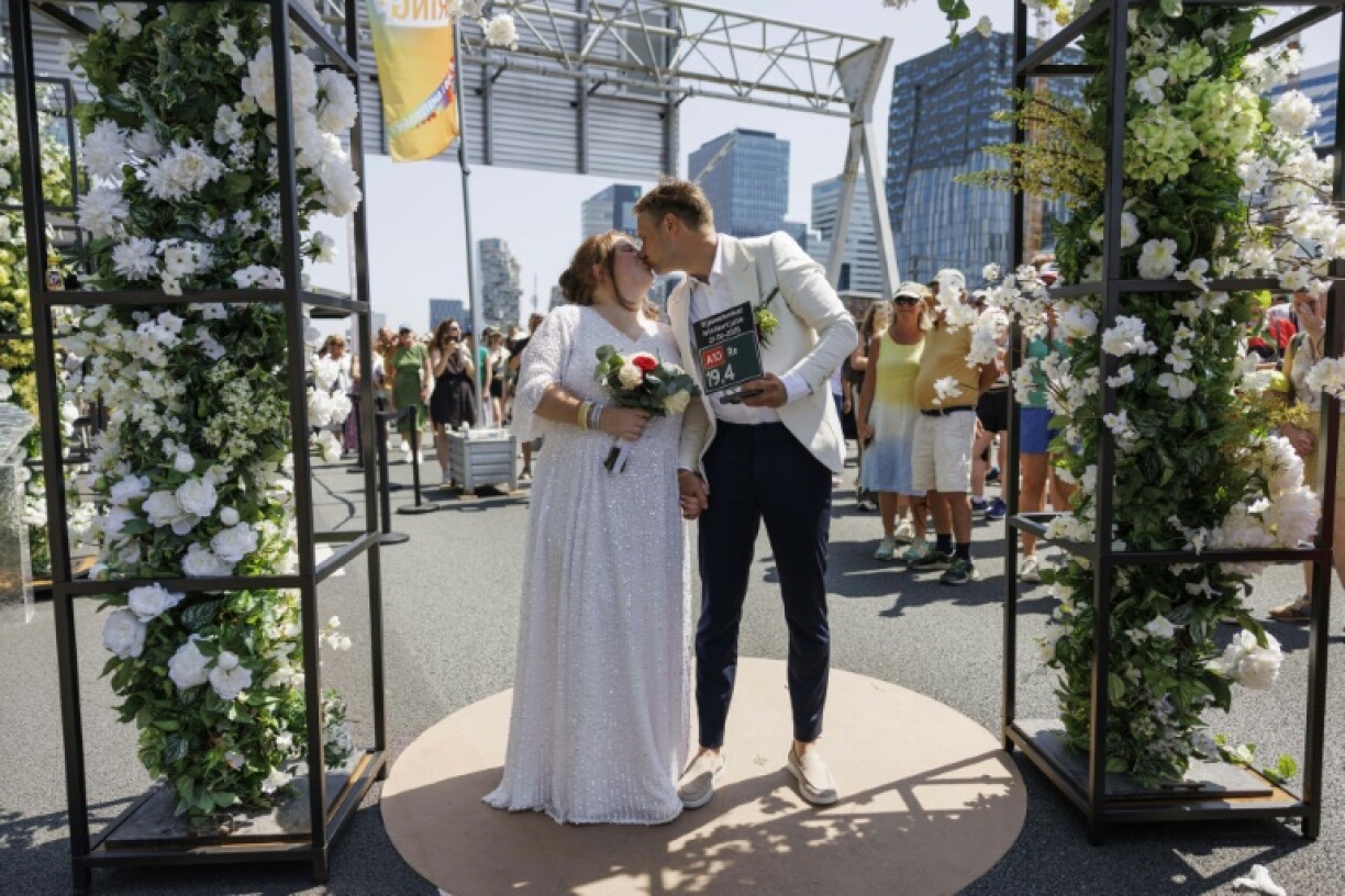 19 couples se sont mariés sur l'autoroute A10 d'Amsterdam