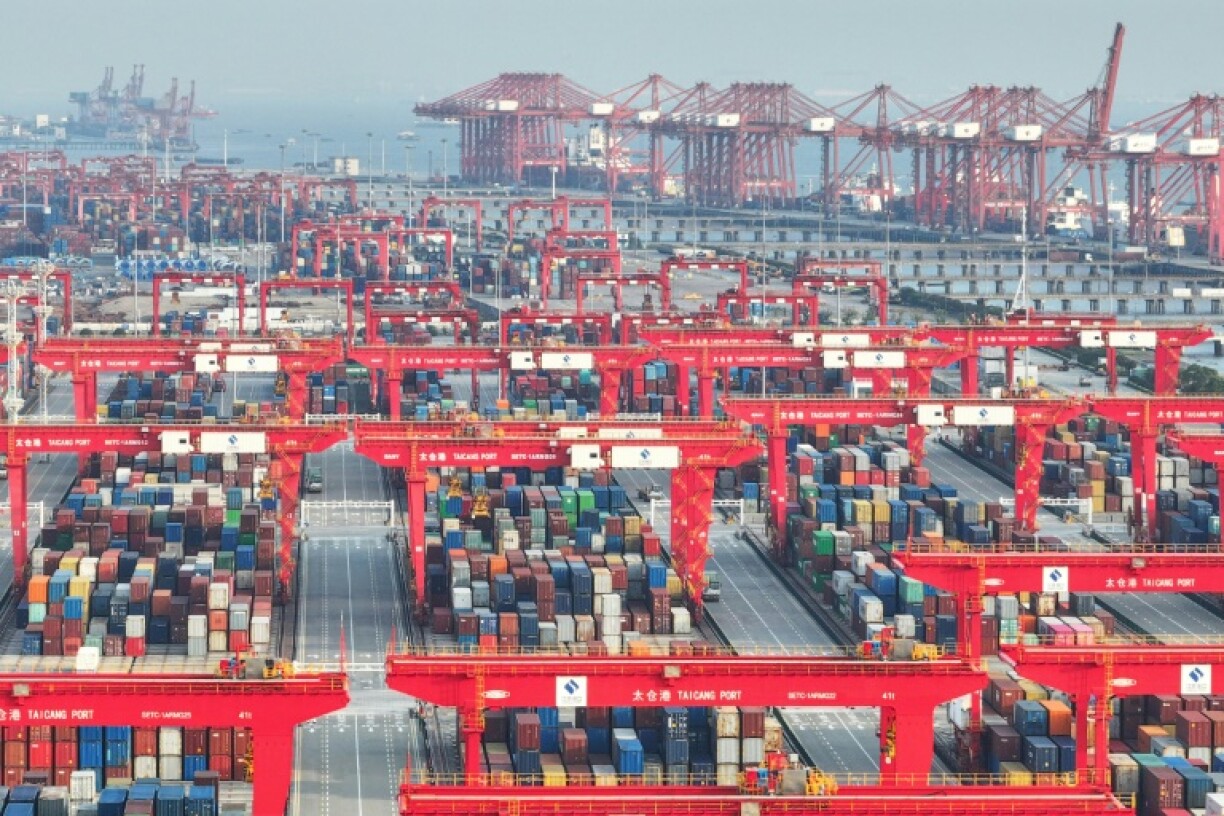 Des conteneurs au port de Suzhou, dans la province du Jiangsu, à l'est de la Chine, le 13 mai 2025