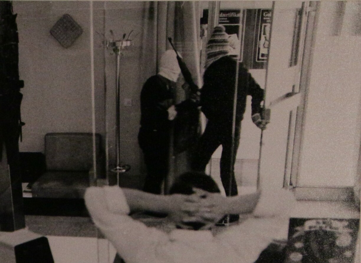 Robbery in action, captured by CCTV.