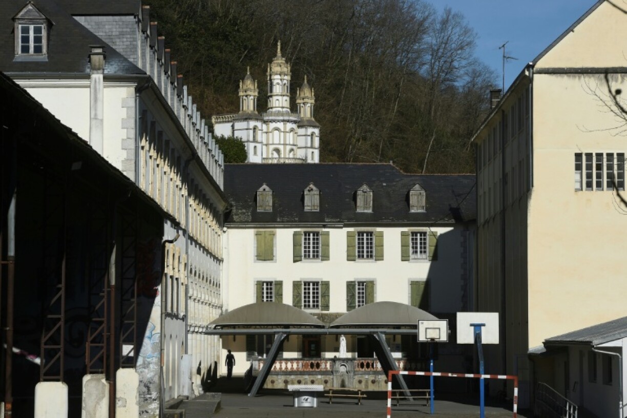 Vue générale de l'établissement scolaire de Lestelle-Bétharram, dans les Pyrénées-Atlantiques, le 18 mars 2025