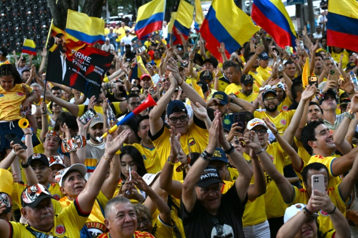 Les partisans d'Abelardo de la Espriella célèbrent les résultats du second tour de l'élection présidentielle à Cali, en Colombie, le 21 juin 2026