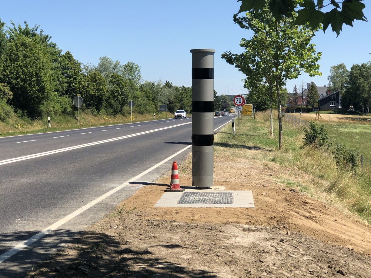 Le radar tronçon situé à l'entrée du village de Gonderange