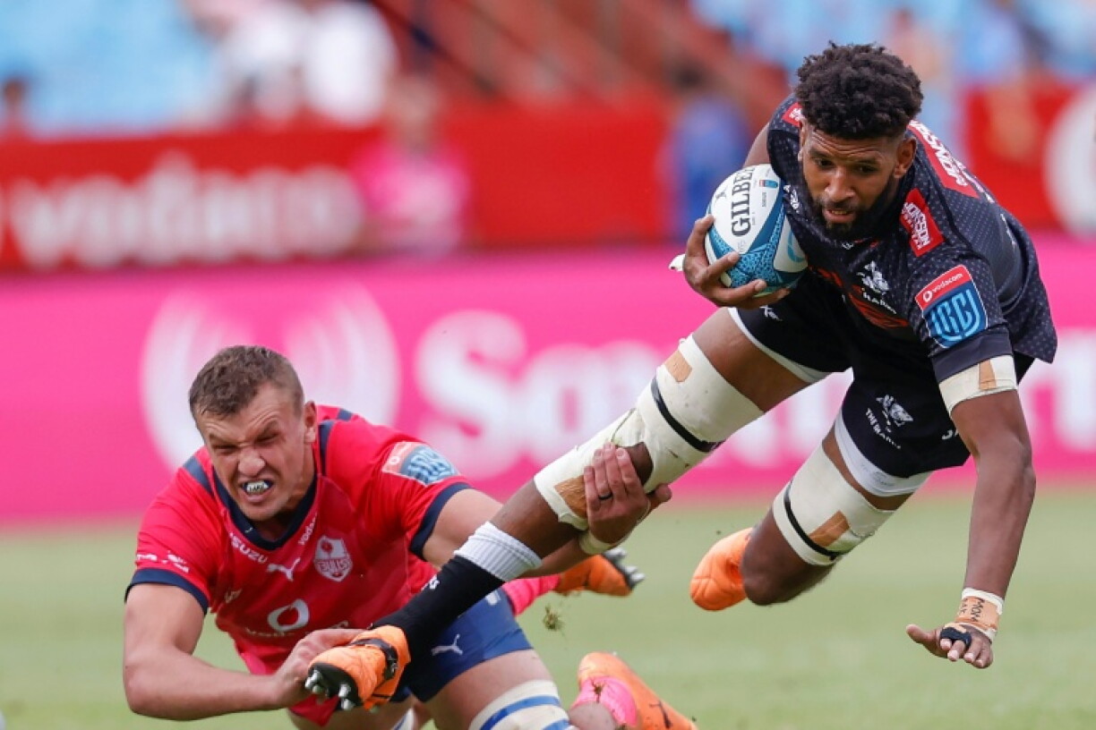 Hyron Andrews (R), pictured wearing the colours of South African club Sharks in 2022