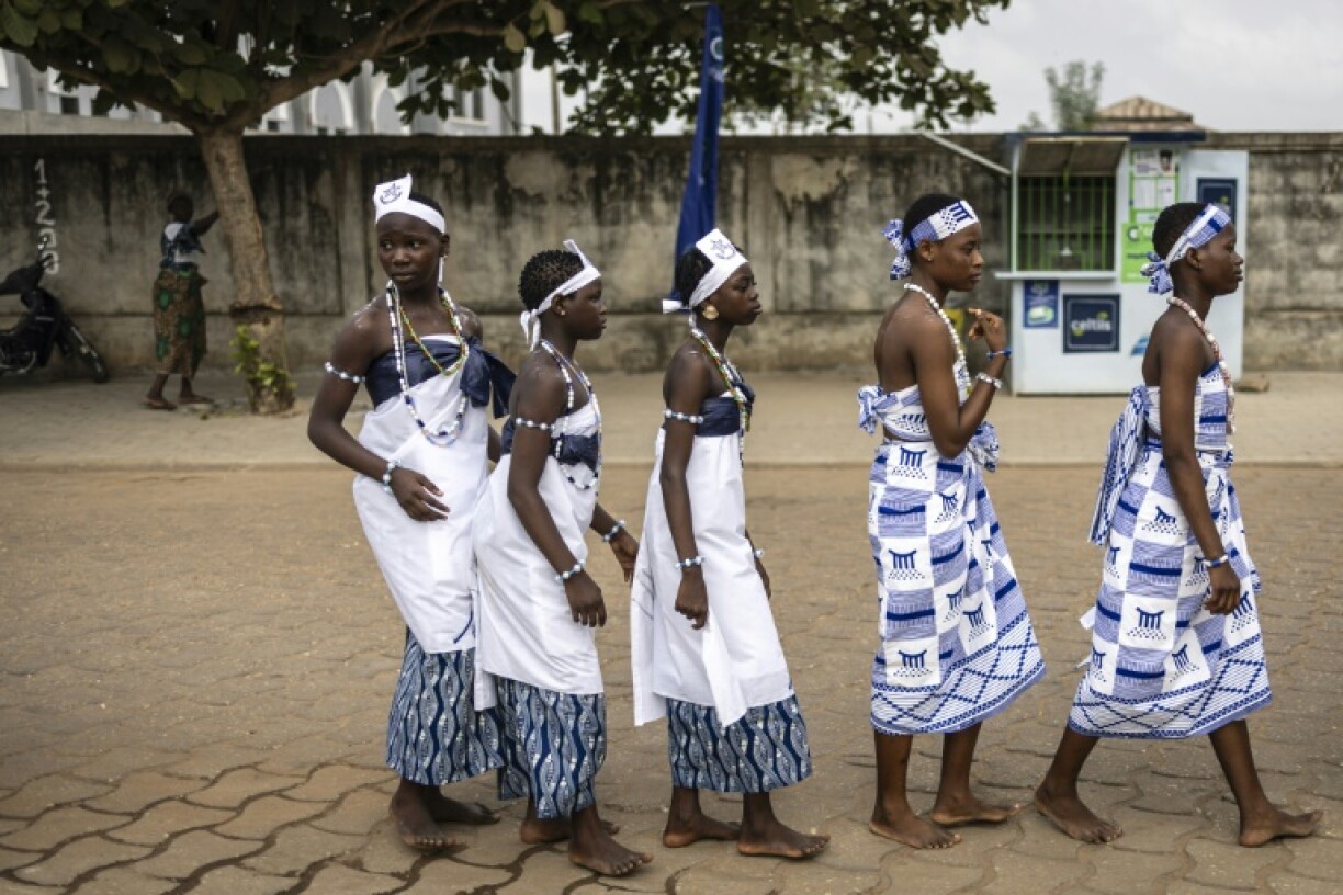 Dancers incarnate a divine presence representing perfect happiness and riches