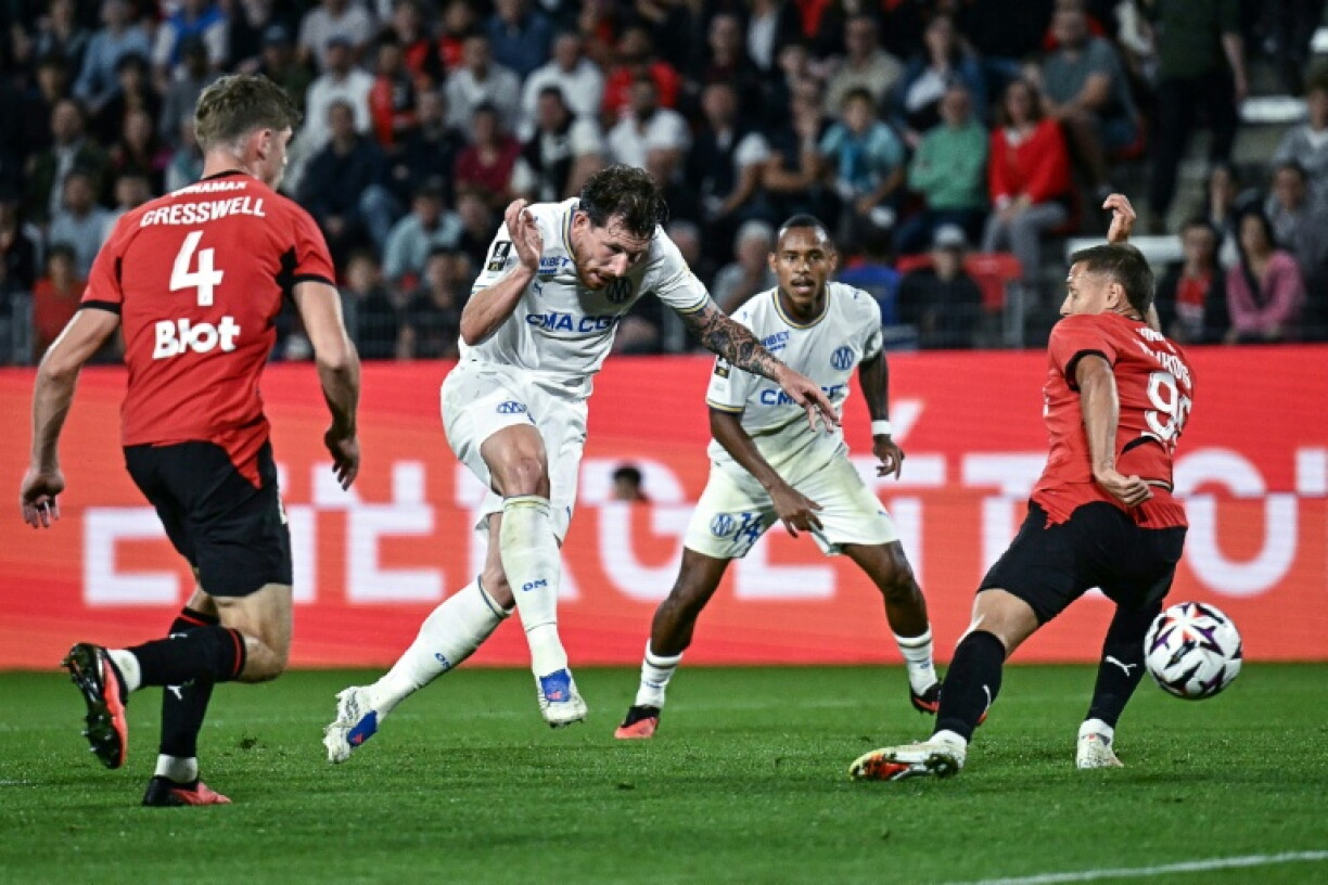Le milieu franco-danois de Marseille Pierre-Emile Hojbjerg (au centre) à Rennes le 11 septembre 2026 en France