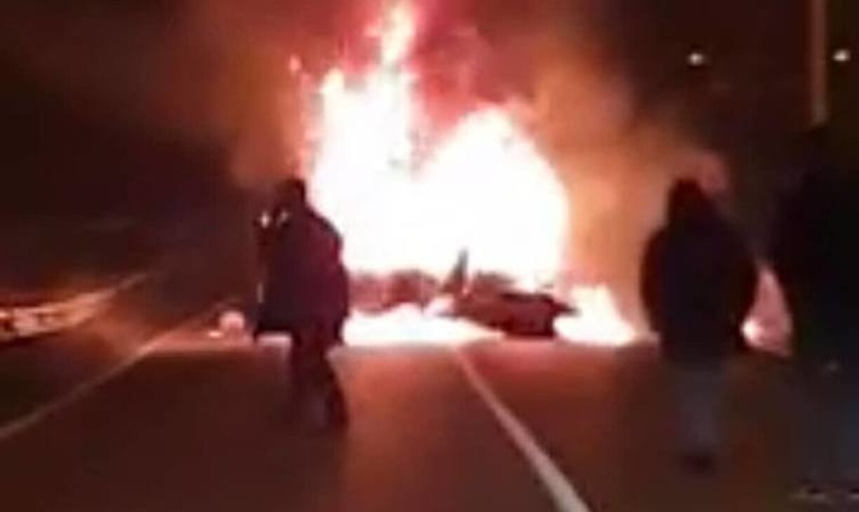 Zu Rodange hat en Auto Feier gefaangen.