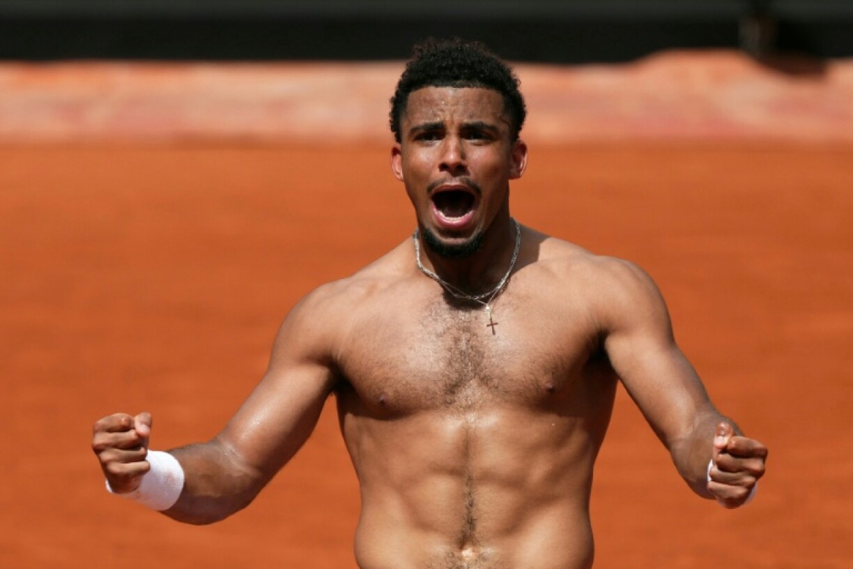 Home favourite Arthur Fils held off a comeback from Jaume Munar to reach round three