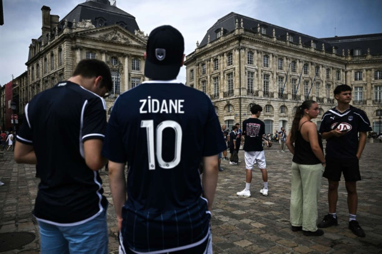 Des supporters des Girondins de Bordeaux manifestent devant le tribunal de commerce de Bordeaux, le 30 juillet 2024